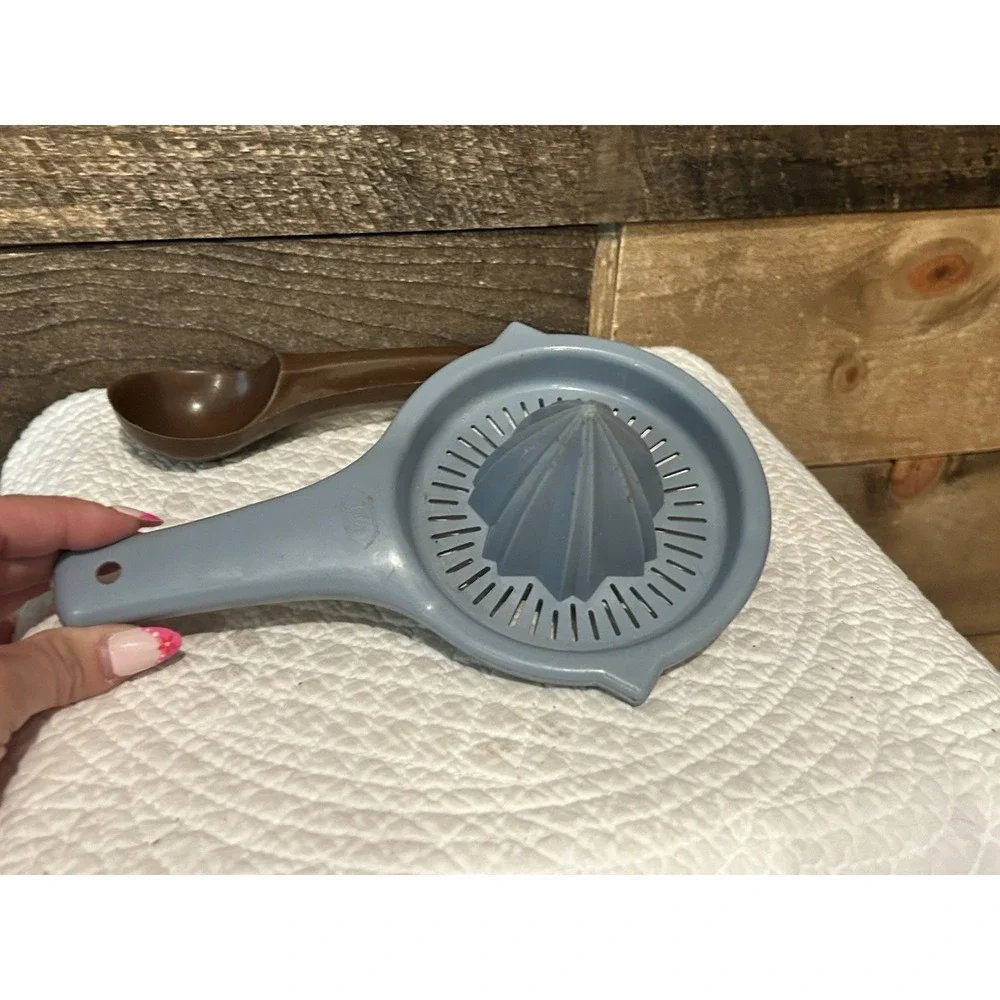Vintage Foley Plastic Citrus Juicer Reamer Blue & Brown Ice Cream‎ Scoop